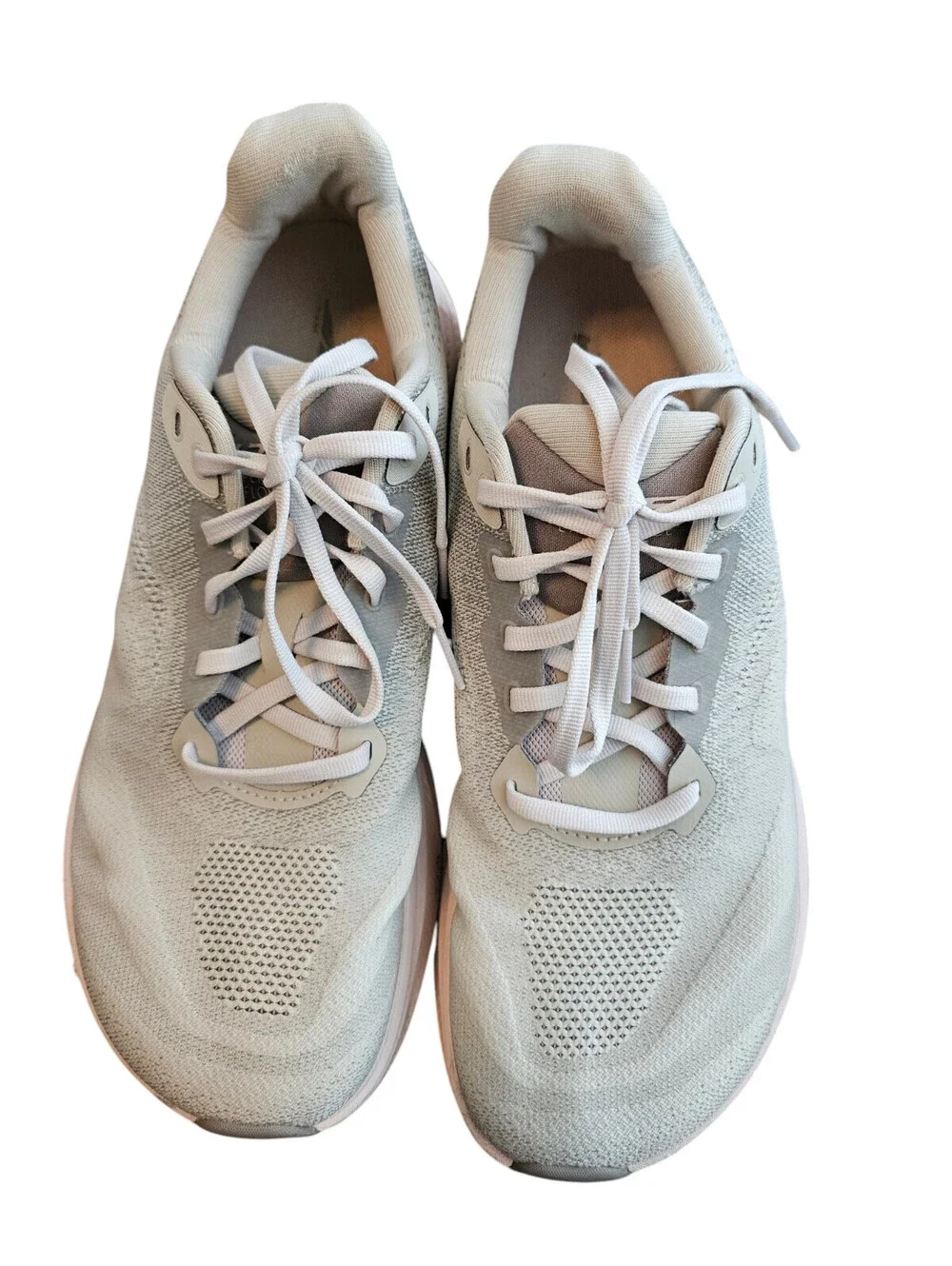 Altra Women's Sz 9.5 Experience Flow 3 road running shoes in a light grey